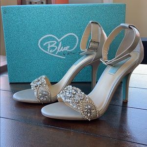 Size 7 silver heels
